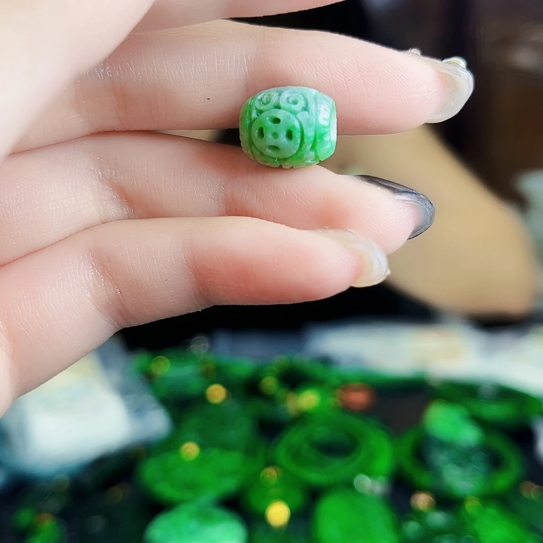 颈饰未镶嵌翡翠多样性