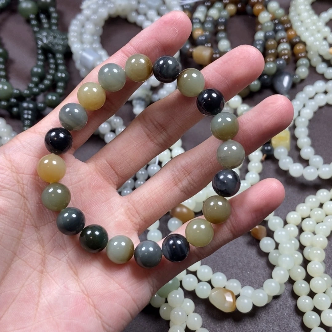 和田玉未镶嵌把件