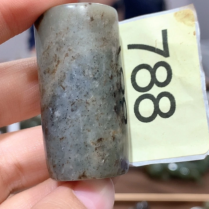 金***荷和田玉未镶嵌颈饰