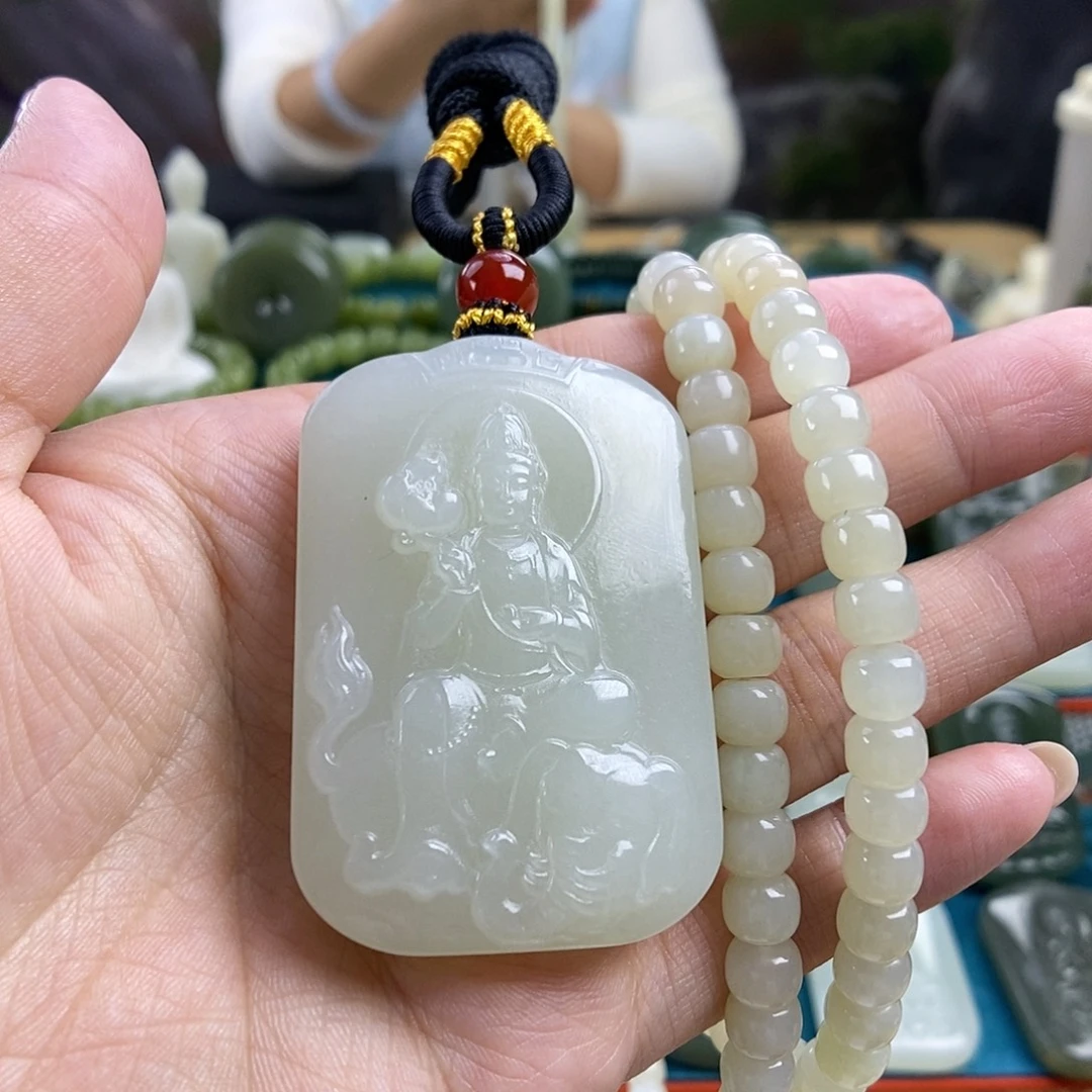 S***i和田玉未镶嵌颈饰