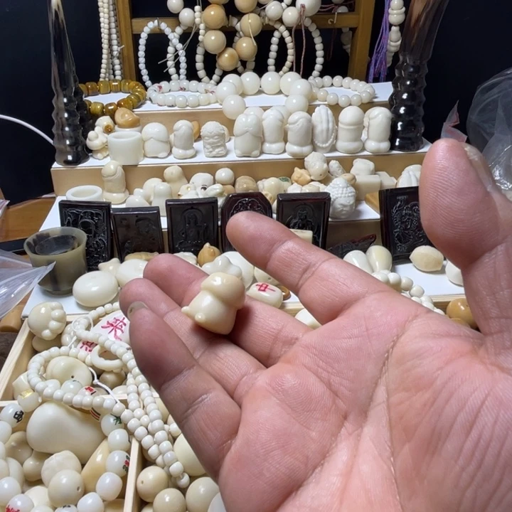 蜜****e象牙果雕刻小丁丁