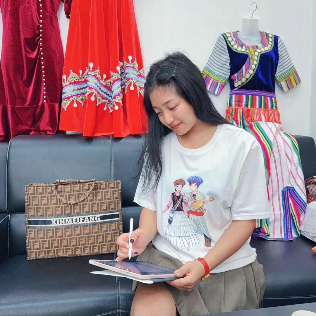 夏季印花短袖T恤网红休闲圆领四季通用夏装服装情侣