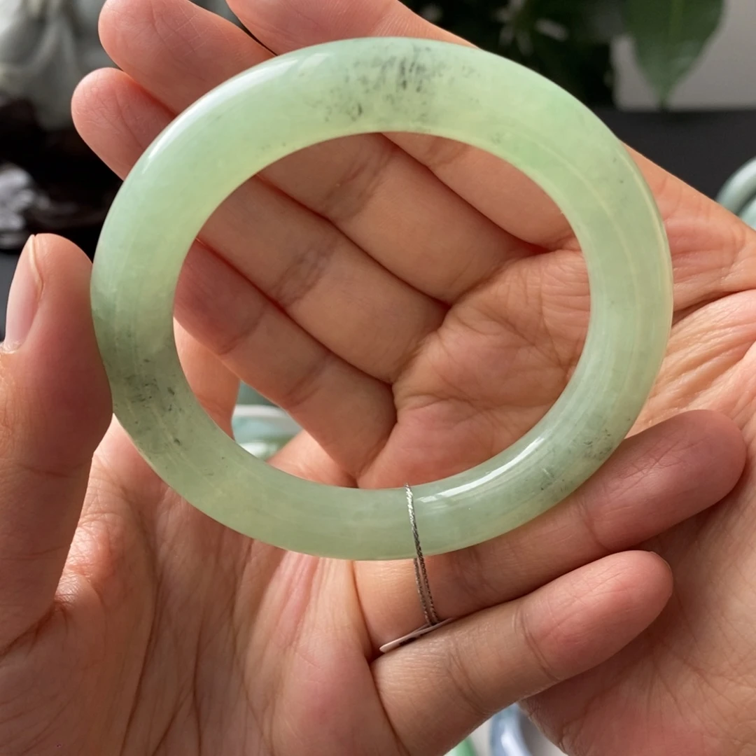 翡翠手镯未镶嵌天然
