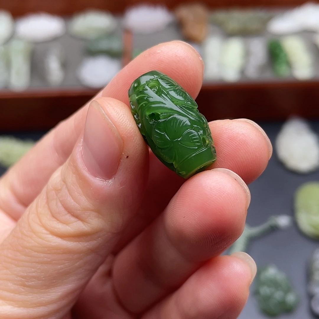 和田玉未镶嵌颈饰碧玉桶珠吊坠