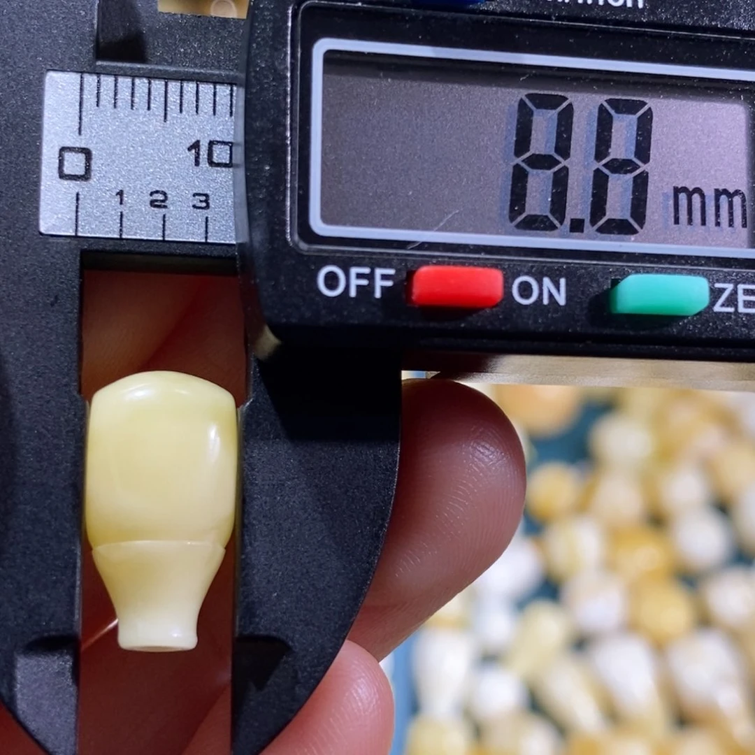 蜜蜡裸石未镶嵌微瑕