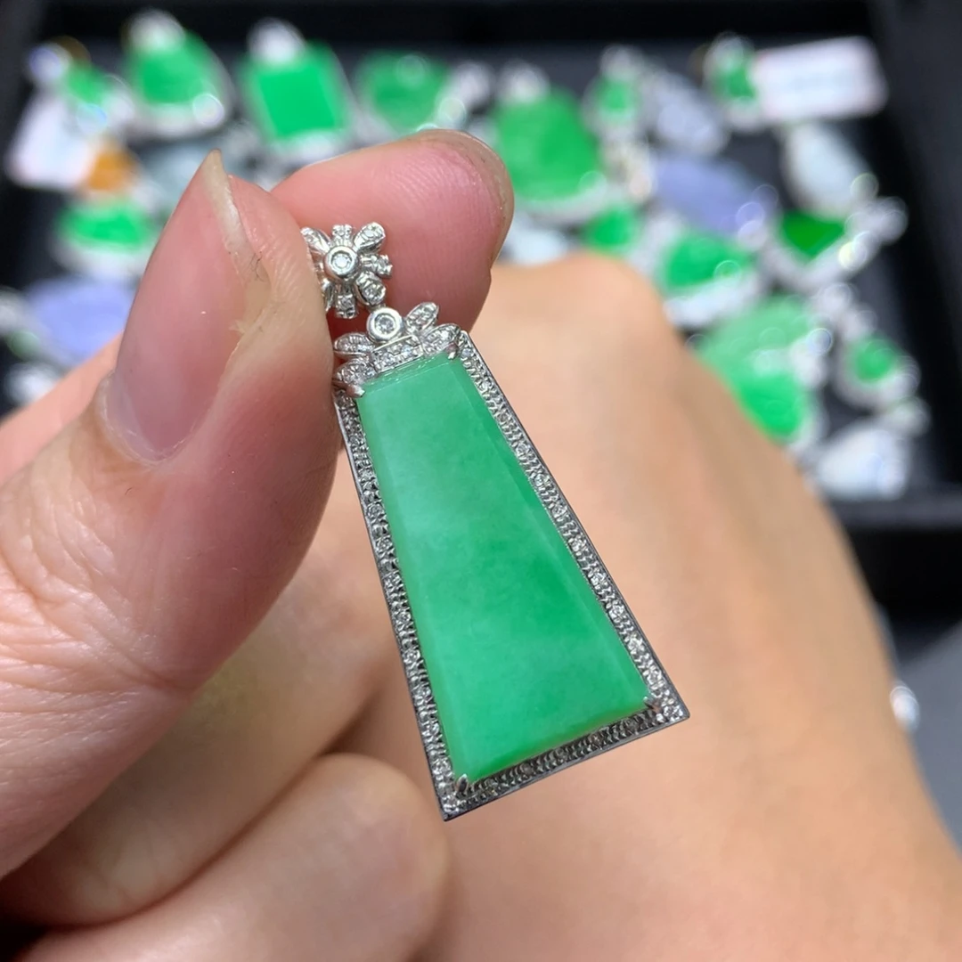 翡翠18K金镶嵌吊坠(不含链)