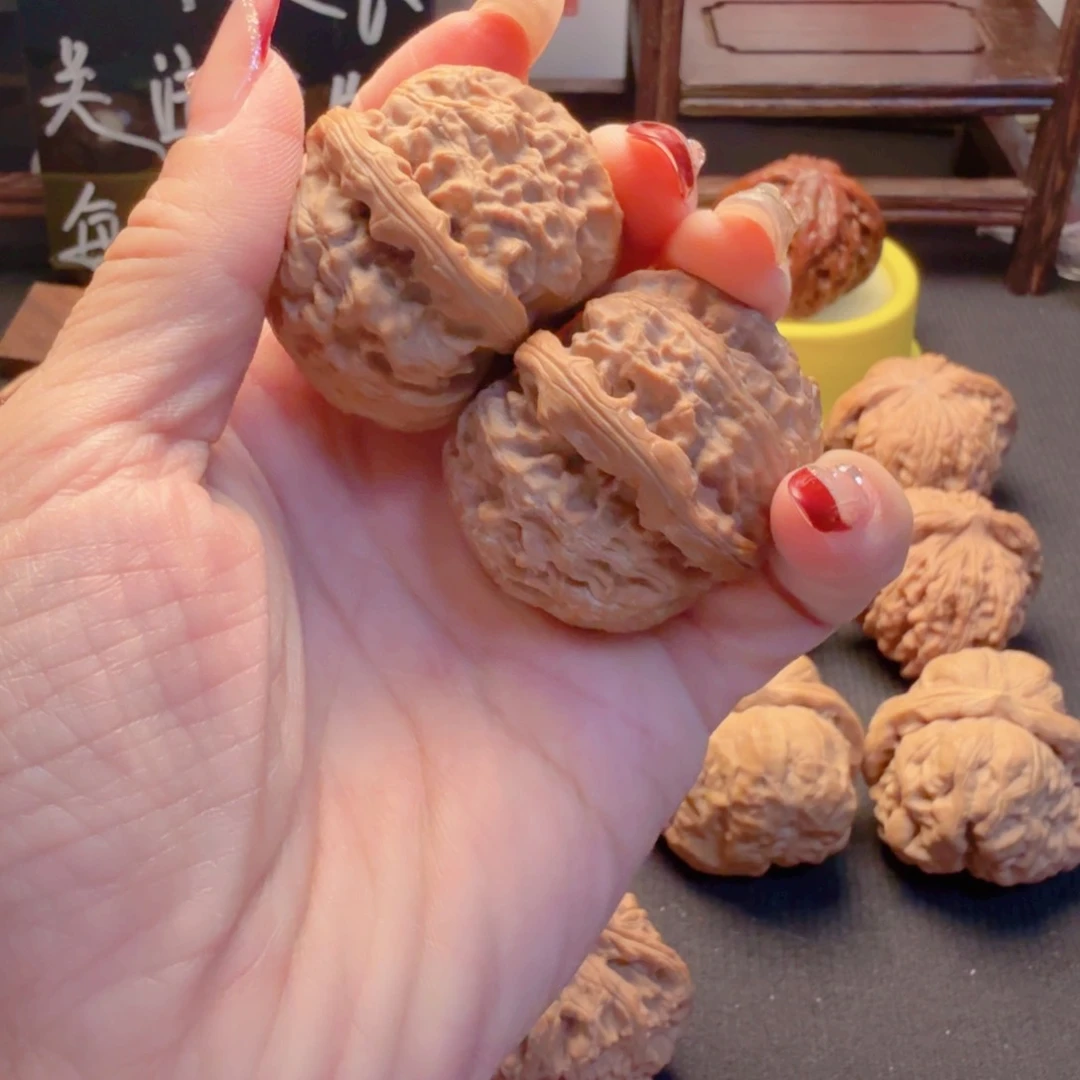 文玩核桃把件白狮子