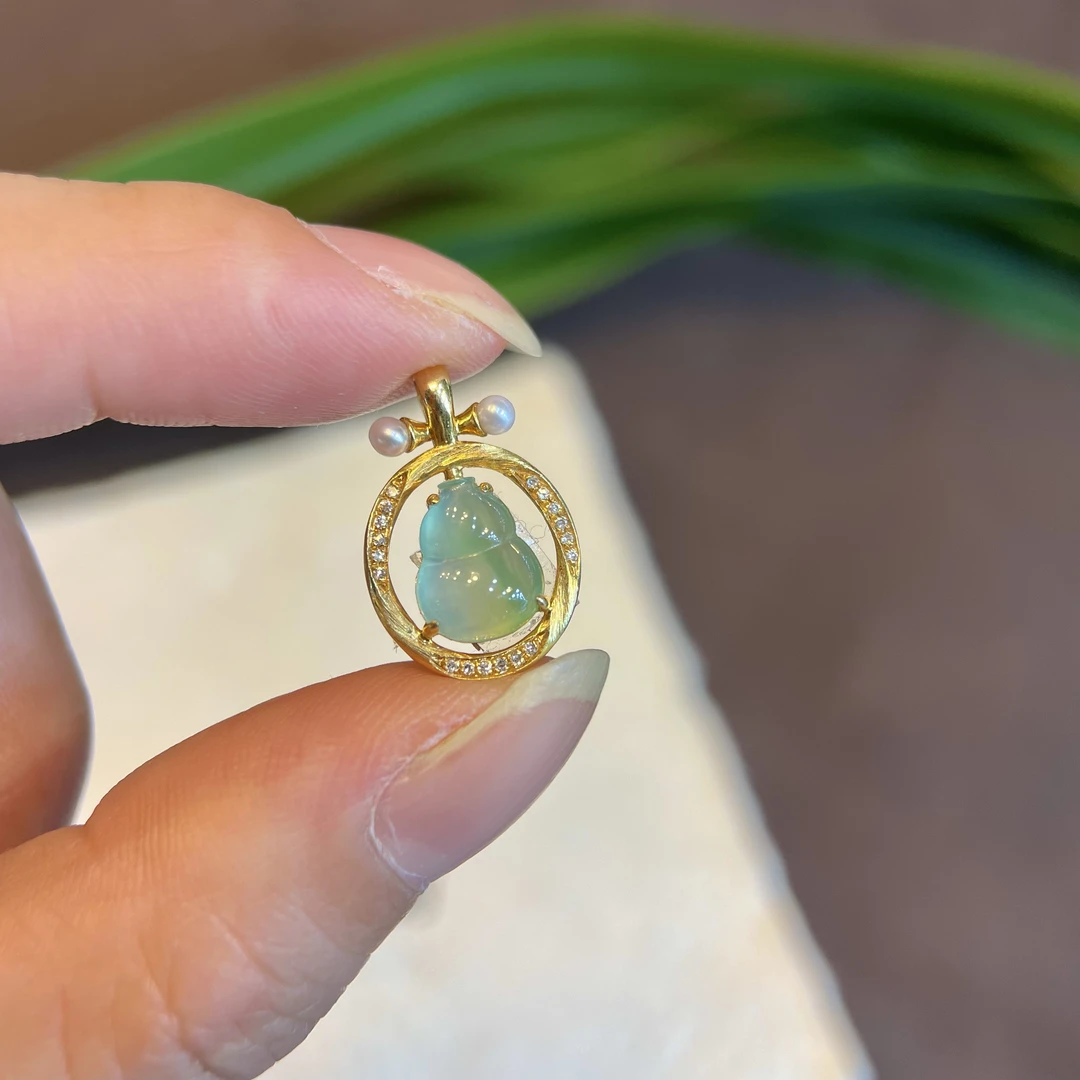 天然A货翡翠高冰玻璃种晴底飘绿葫芦吊坠18k金南非真钻镶嵌项链