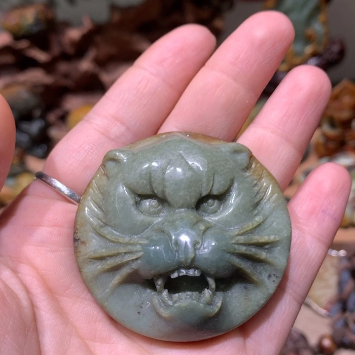 未镶嵌岫岩河磨玉（透闪石质玉）挂件