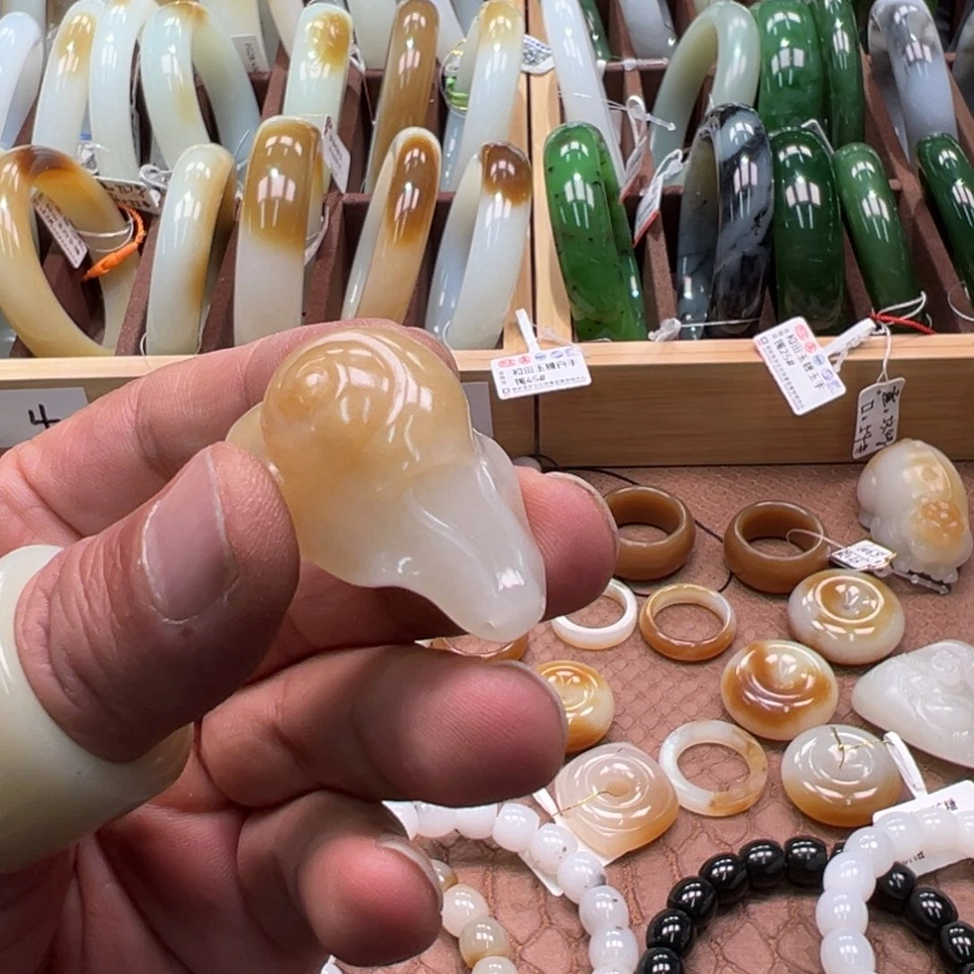 和田玉（糖玉）未镶嵌颈饰
