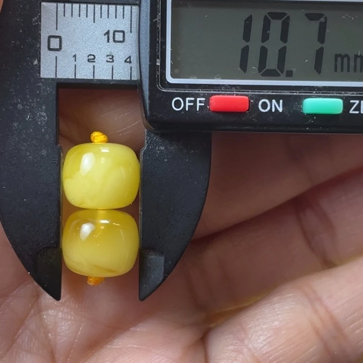 蜜蜡未镶嵌裸石42杂