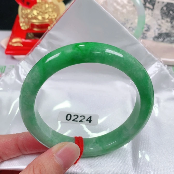 翡翠手镯未镶嵌   编号0224 正圈60