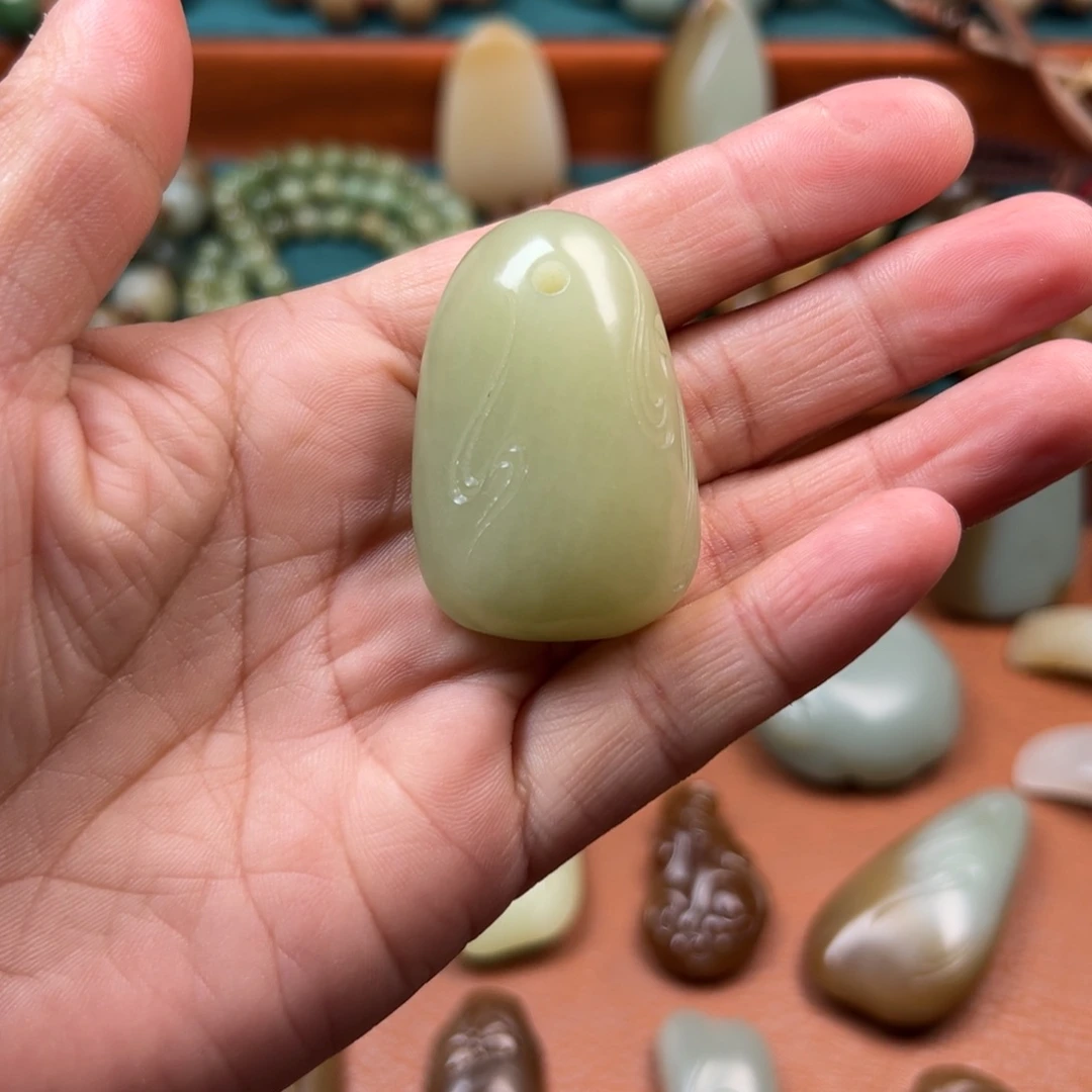 爱***？和田玉未镶嵌颈饰