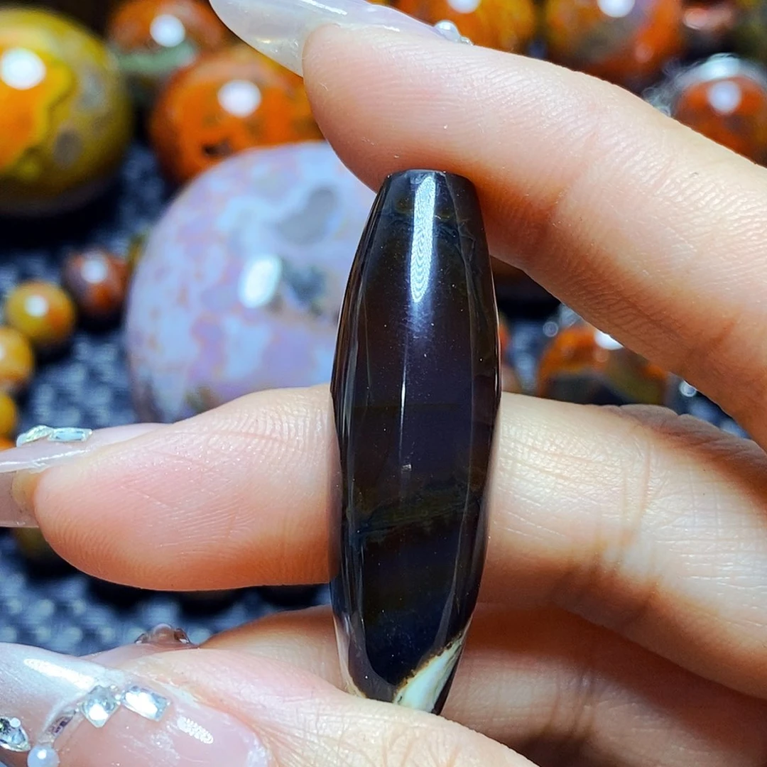 未镶嵌颈饰玛瑙/玉髓冰****?