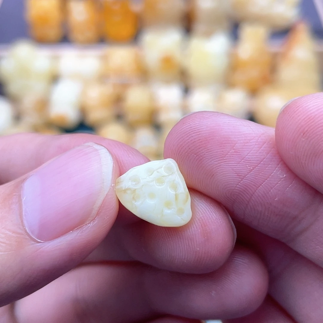 未镶嵌琥珀裸石蜜蜡