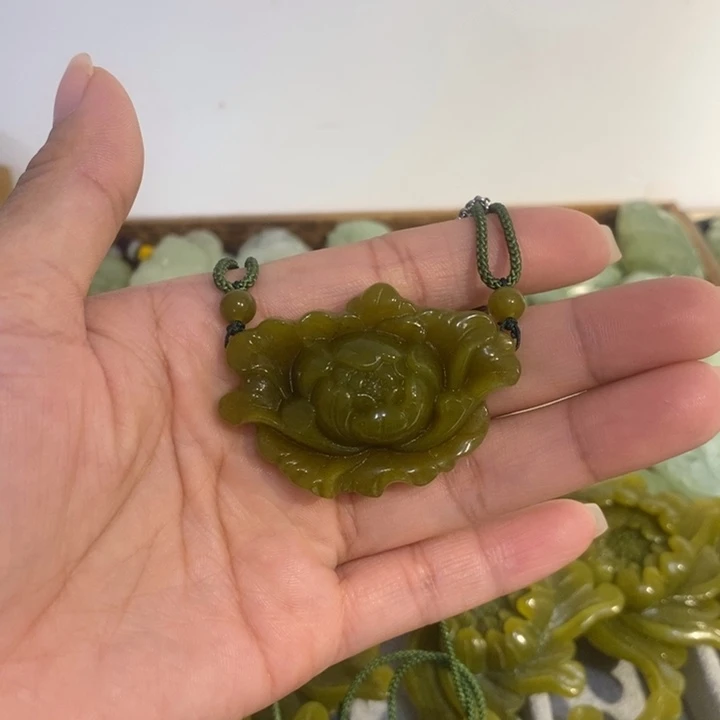 蛇纹石玉未镶嵌颈饰