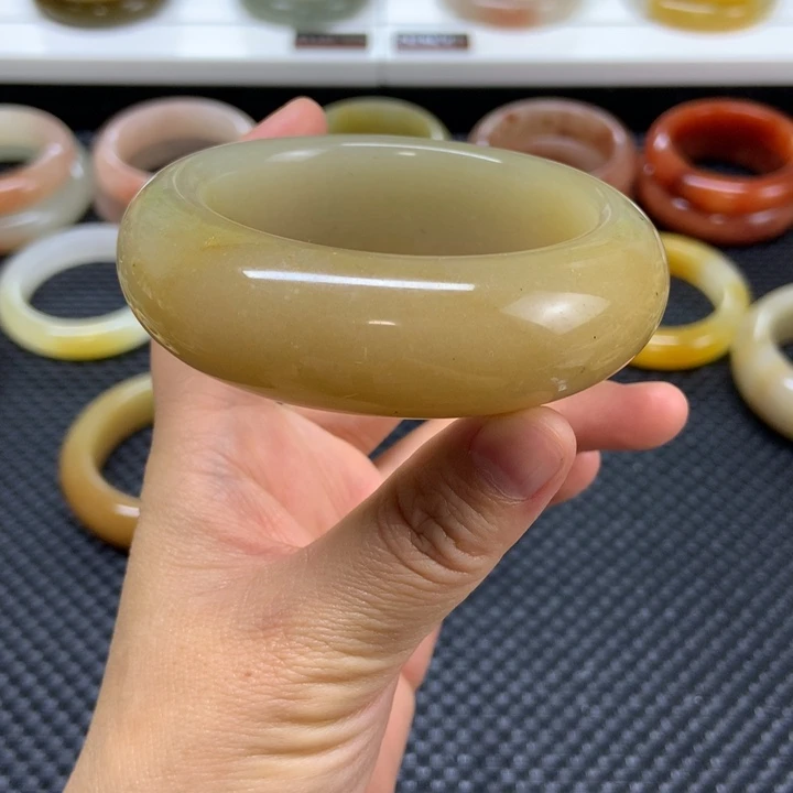 未镶嵌手镯石英质玉