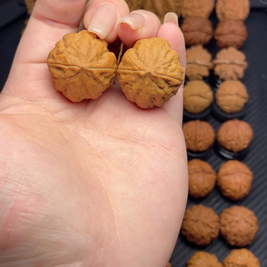 嗯***哦把件文玩核桃大钱袋