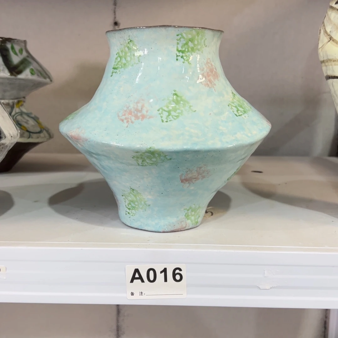 红陶口10高19有孔