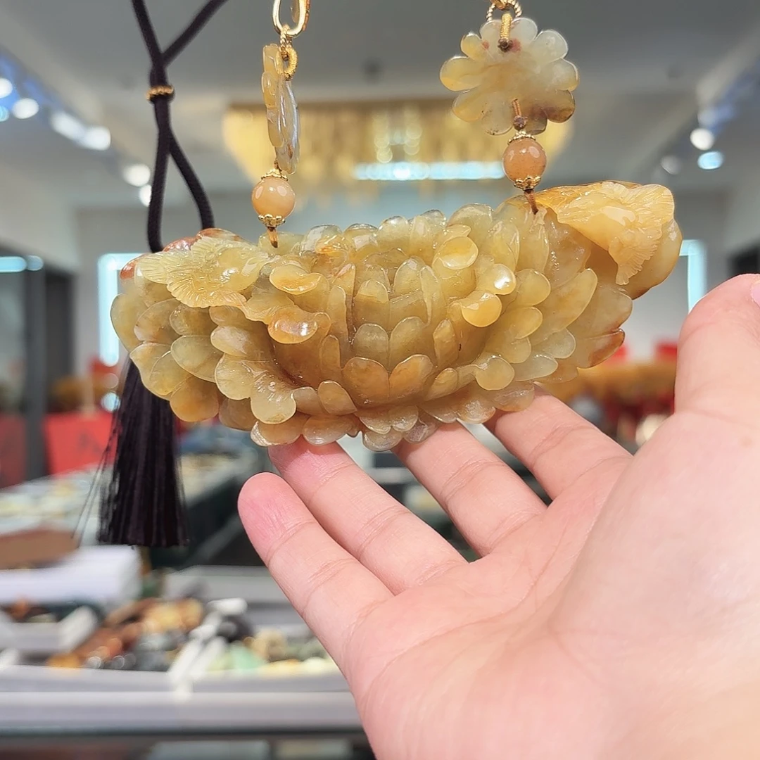 岫玉未镶嵌颈饰吊坠