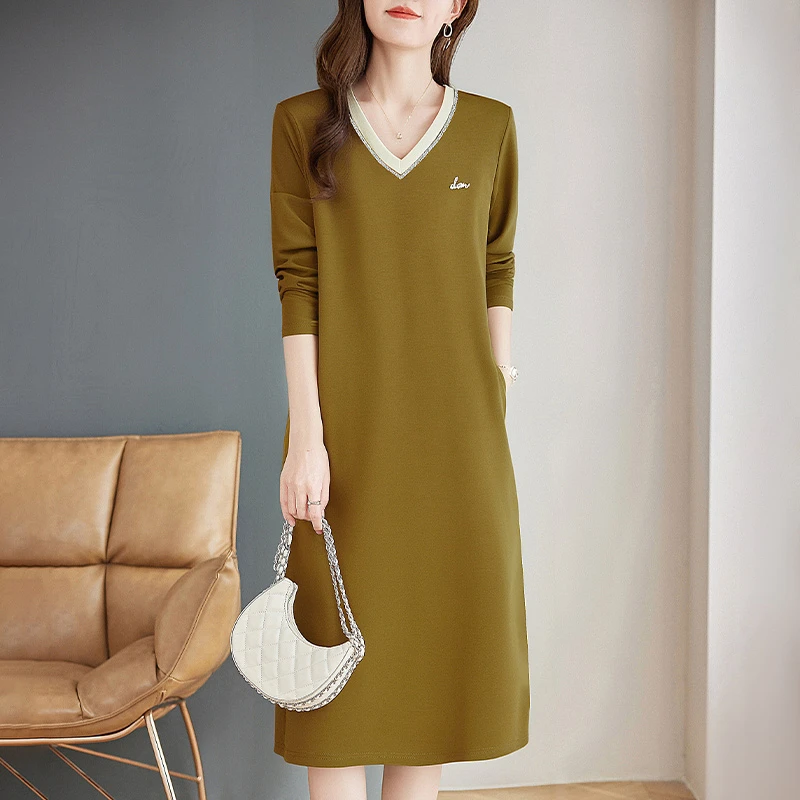 长袖连衣裙女秋季2025新款宽松显瘦胖mm大码女装V领洋气直筒裙子