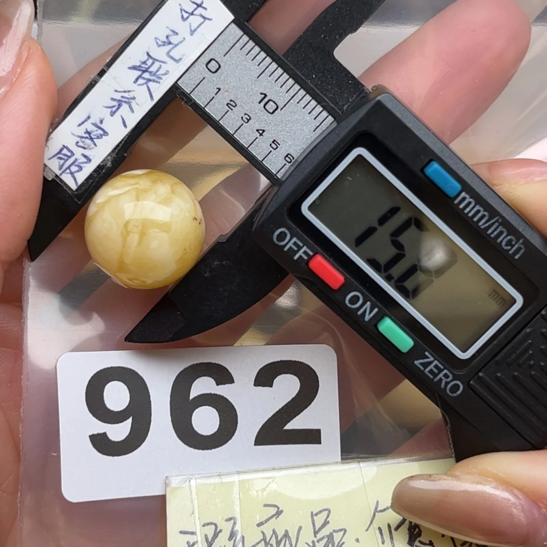 蜜蜡裸石未镶嵌微瑕