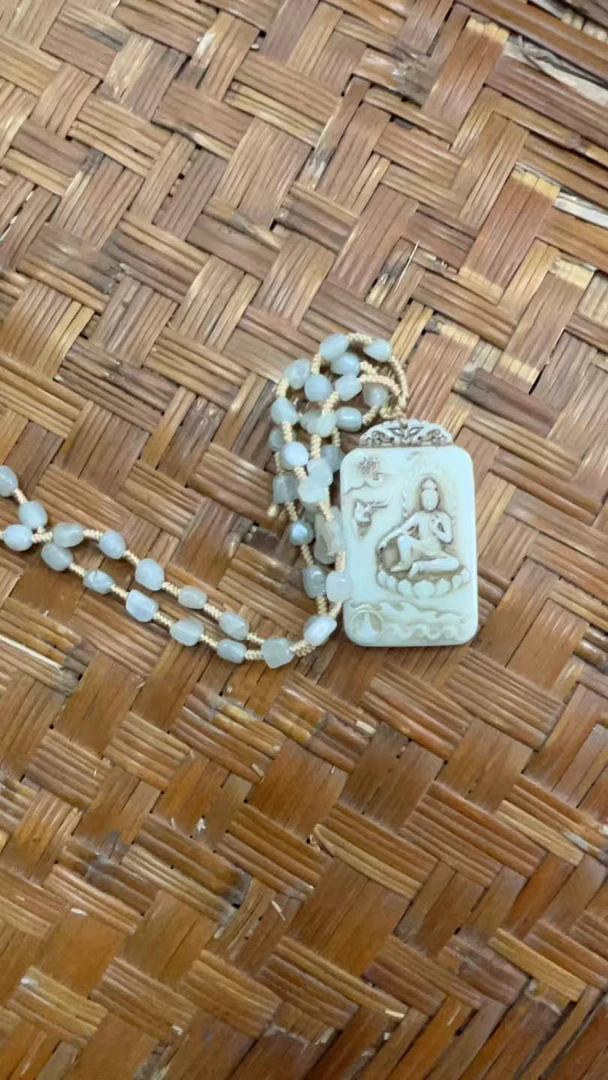 {抖音闪购}和田玉吊牌