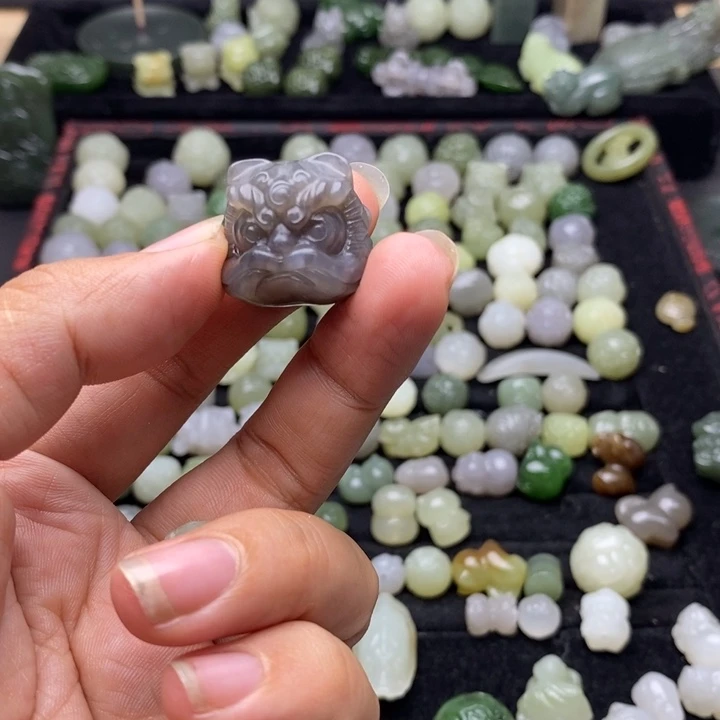 雯****颈饰未镶嵌和田玉