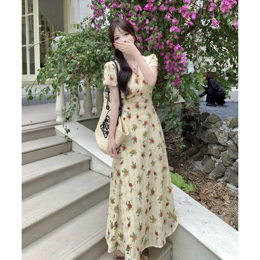 胖mm夏季新款甜美长裙大码法式刺绣荷叶边V领碎花连衣裙女