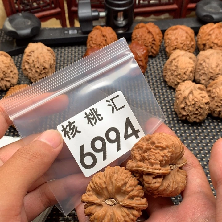 热***裤文玩核桃吊坠凹底