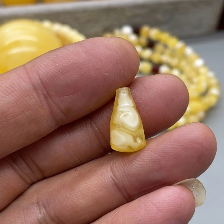 琥珀未镶嵌裸石三通