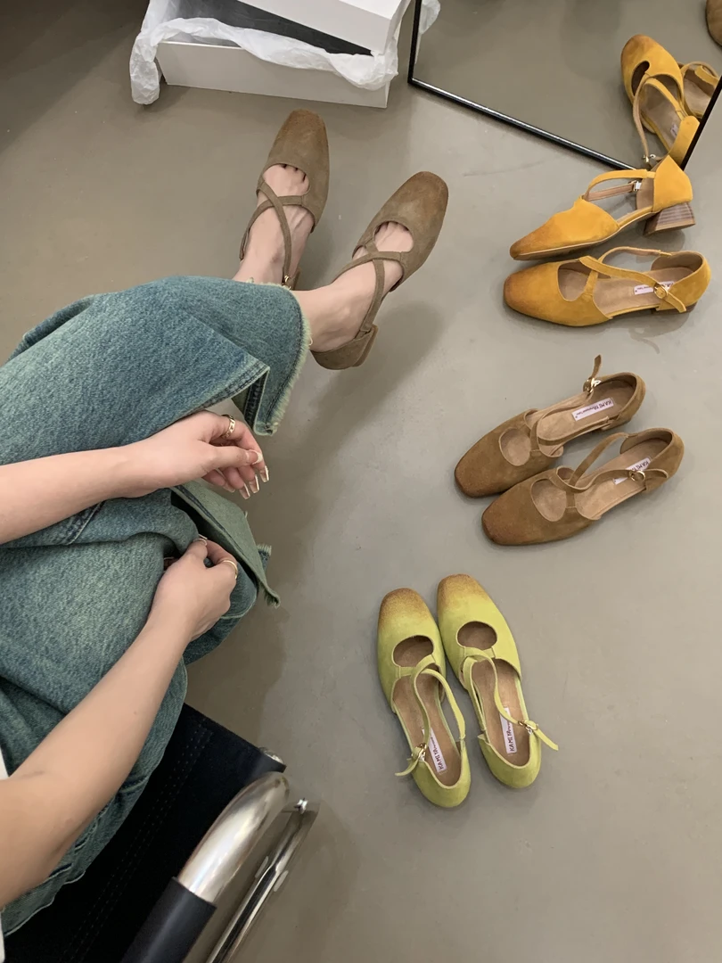 2600 法式鞋春夏晚风温柔2025配裙子单鞋粗跟豆豆奶奶皮鞋女潮