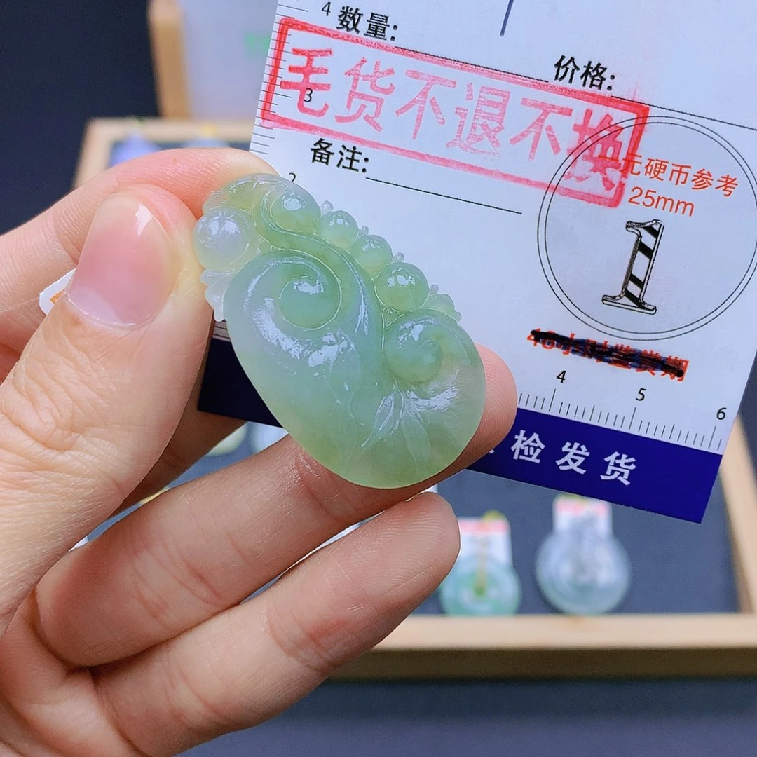 翡翠未镶嵌颈饰翡翠
