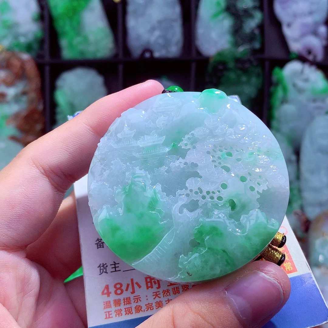 翡翠未镶嵌颈饰挂件