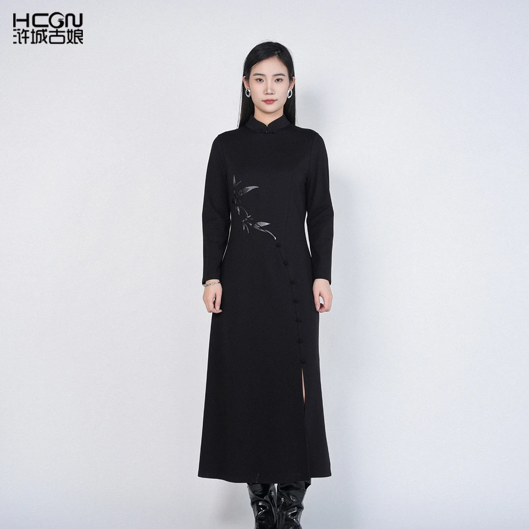 2025新款国风精致刺绣花百搭显瘦气质女通勤红霜连衣裙HASS010059