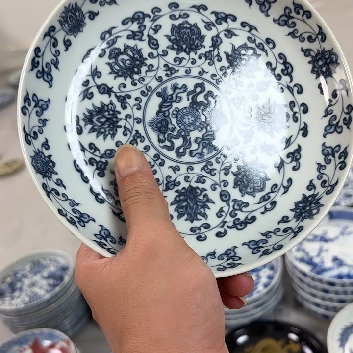 瓷片釉里红缠枝莲大胡乘景德镇