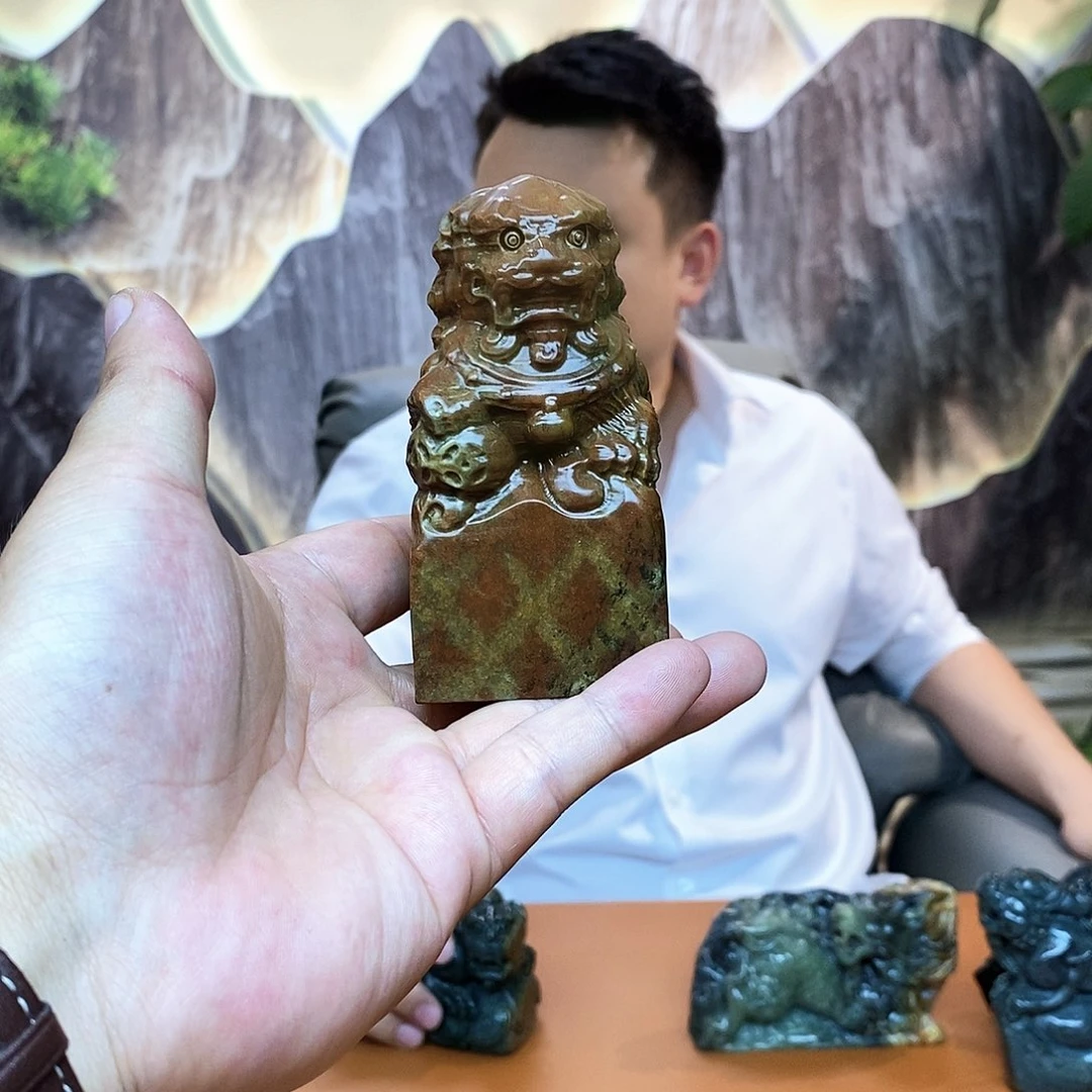 透闪石质玉未镶嵌挂件