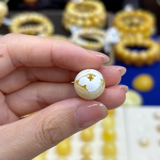 13.8mm 小妖珠宝天然原矿琥珀蜜蜡