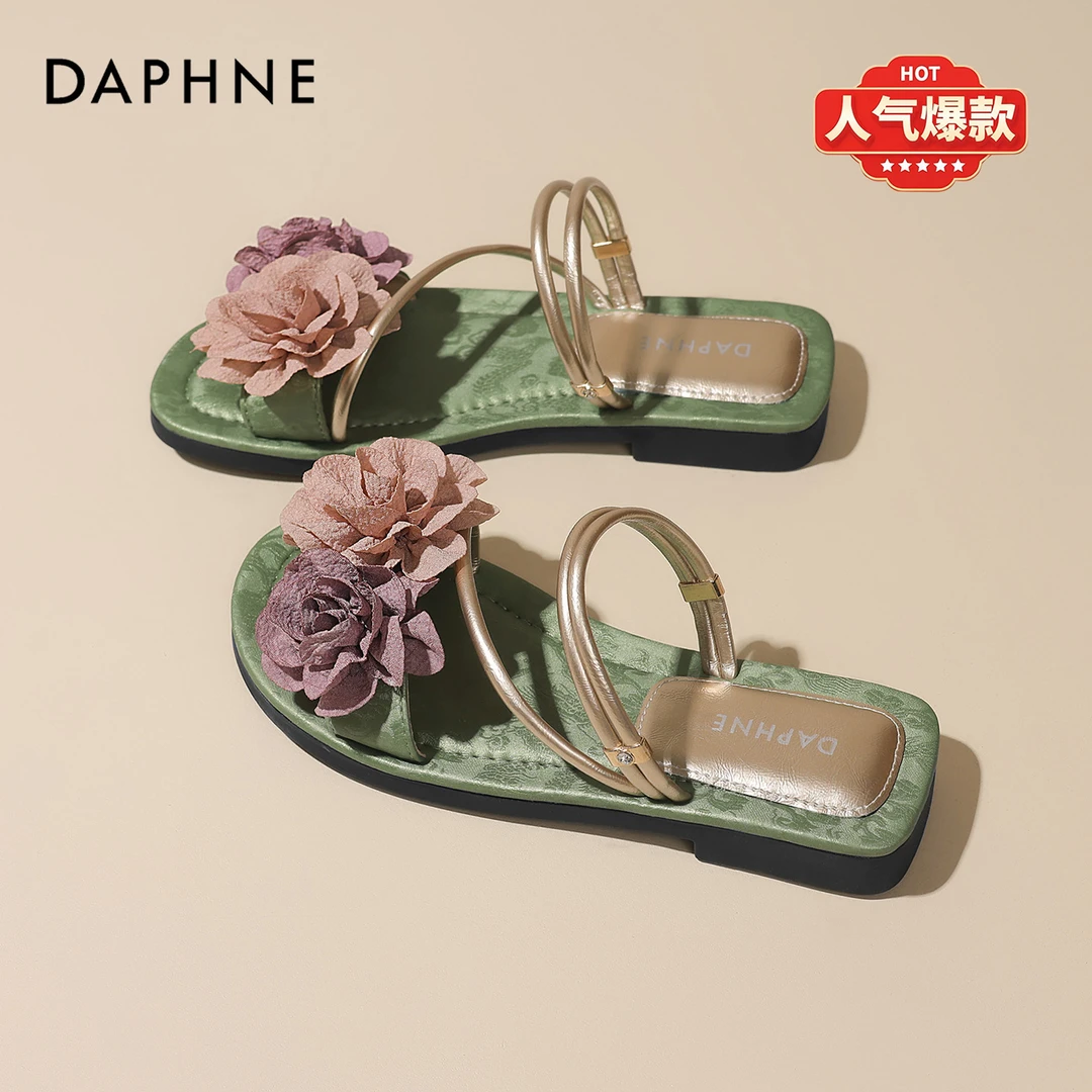 达芙妮新中式花朵时尚外出凉拖鞋2025夏季新款绝美平底两穿一字拖