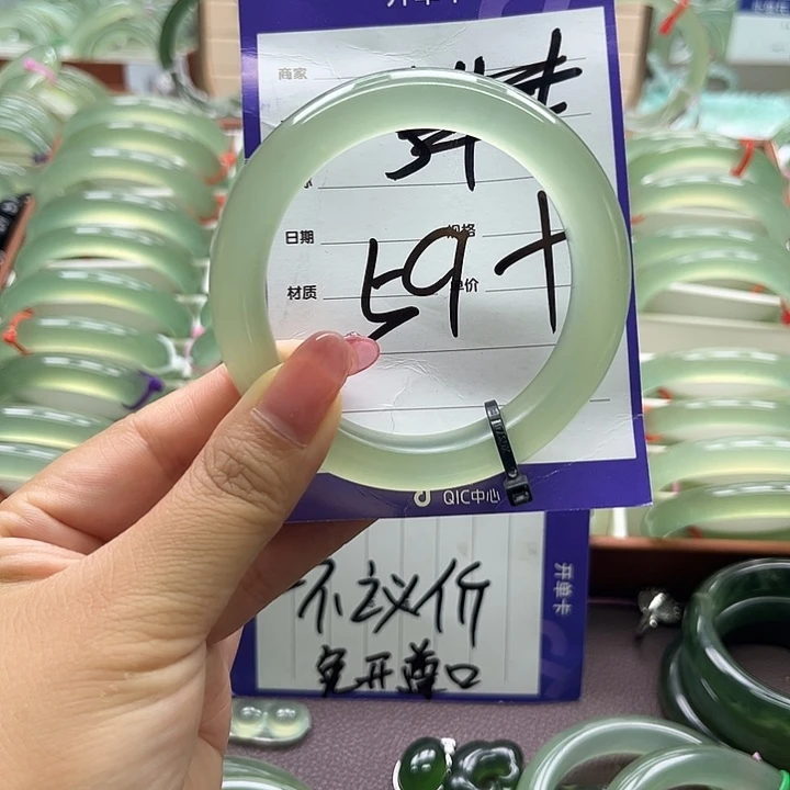 锦***水岫玉未镶嵌手镯我
