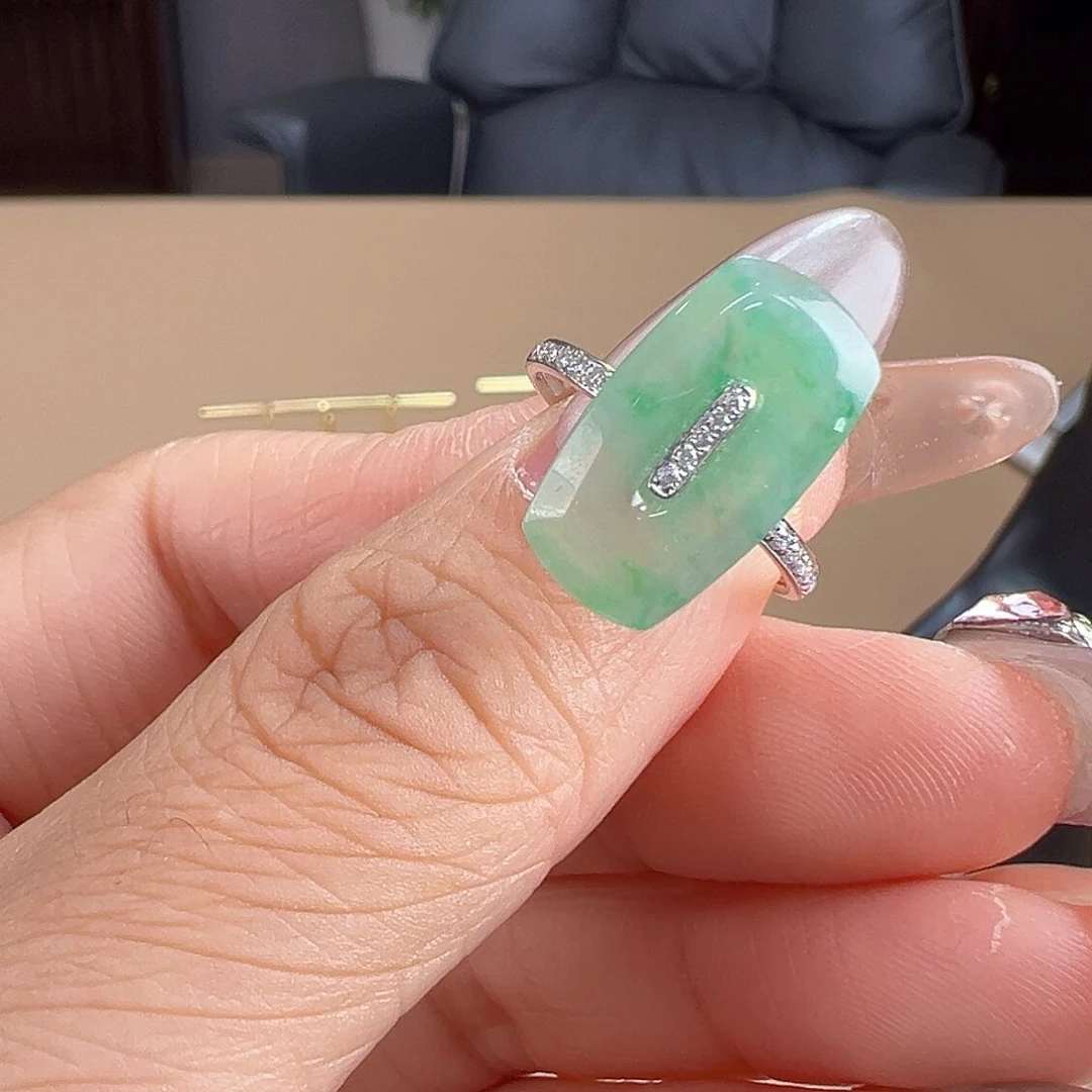 翡翠戒指18K金镶嵌森****姐戒指