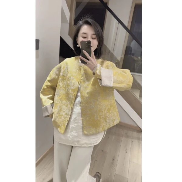 大掌柜推荐《矜贵》新中式限定提花银丝翻边圆领短款外套女