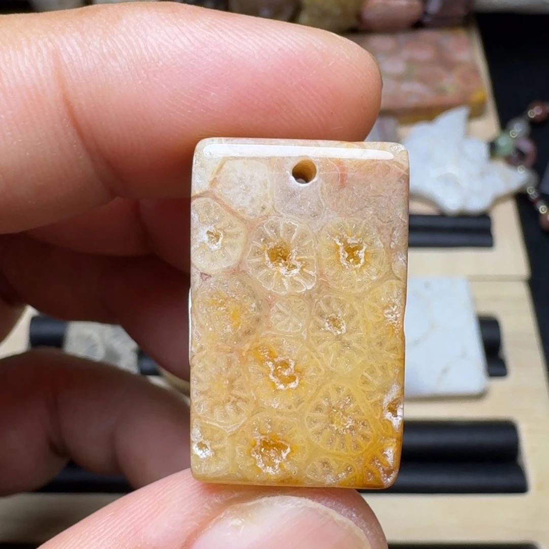 未镶嵌纯天然色有机玉石保真色硅化玉