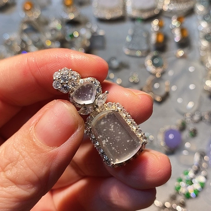 翡翠颈饰未镶嵌吊坠