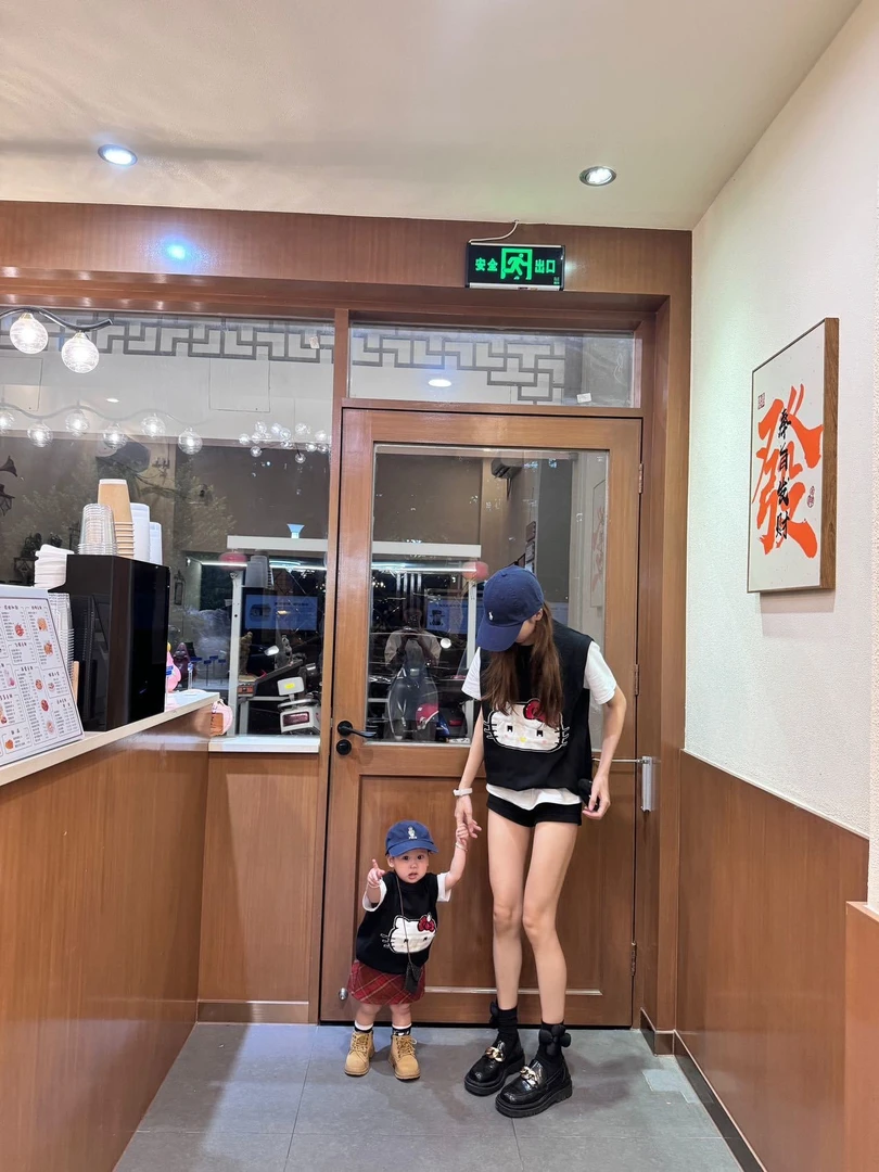 KT亲子三色针织毛衣