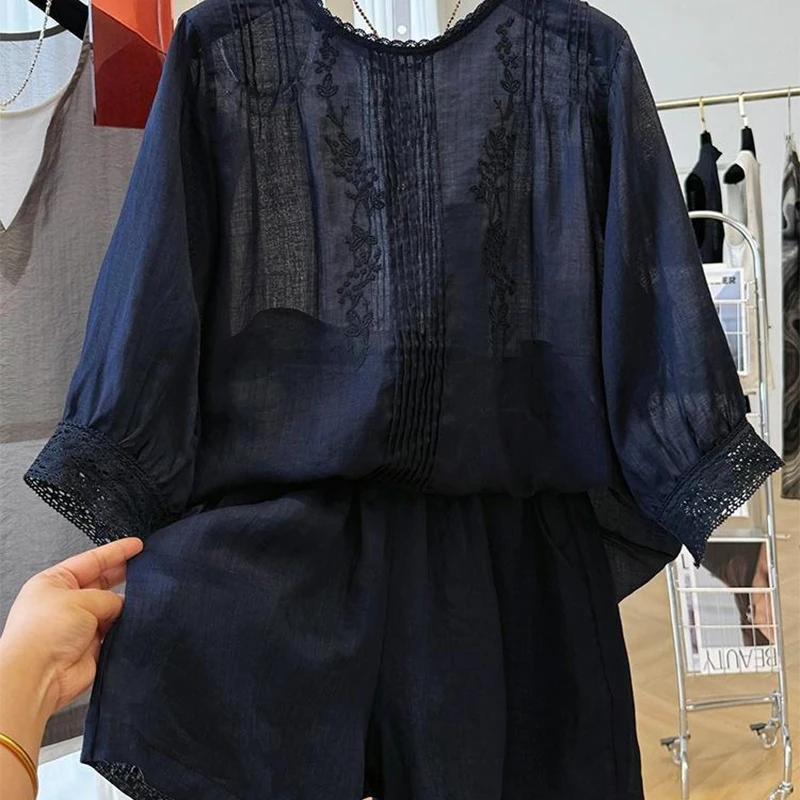 时尚简约高级感气质套装女士2025夏季爆款韩系刺绣小衫短裤两件套