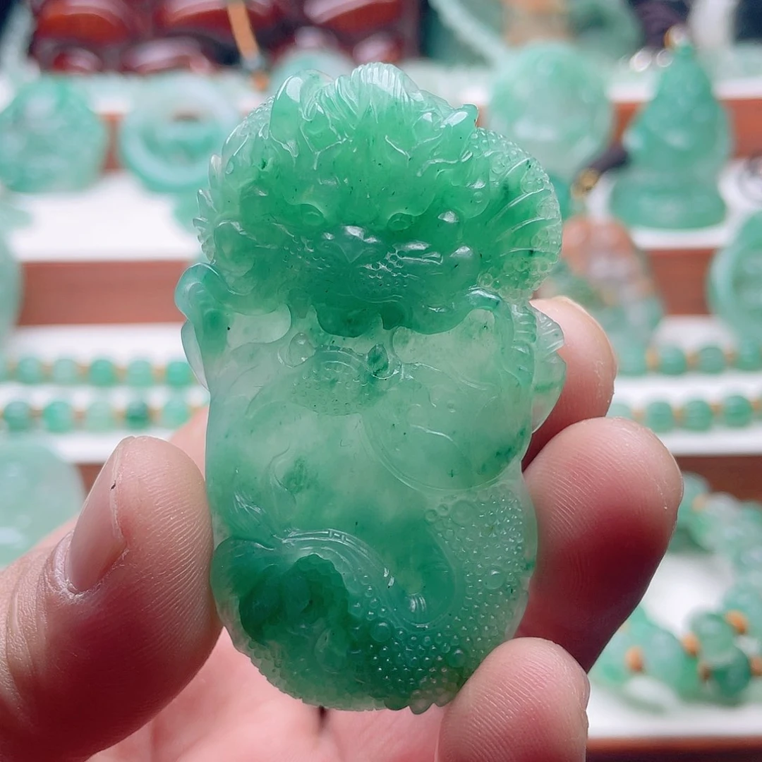 颈饰未镶嵌石英质玉