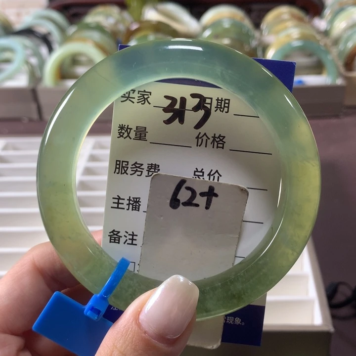 蛇纹石玉未镶嵌手镯313