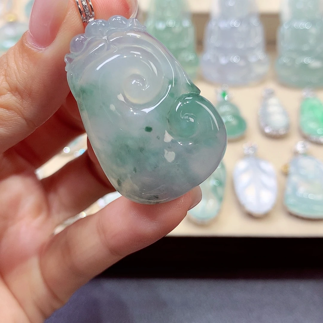 翡翠18K金镶嵌颈饰翡翠