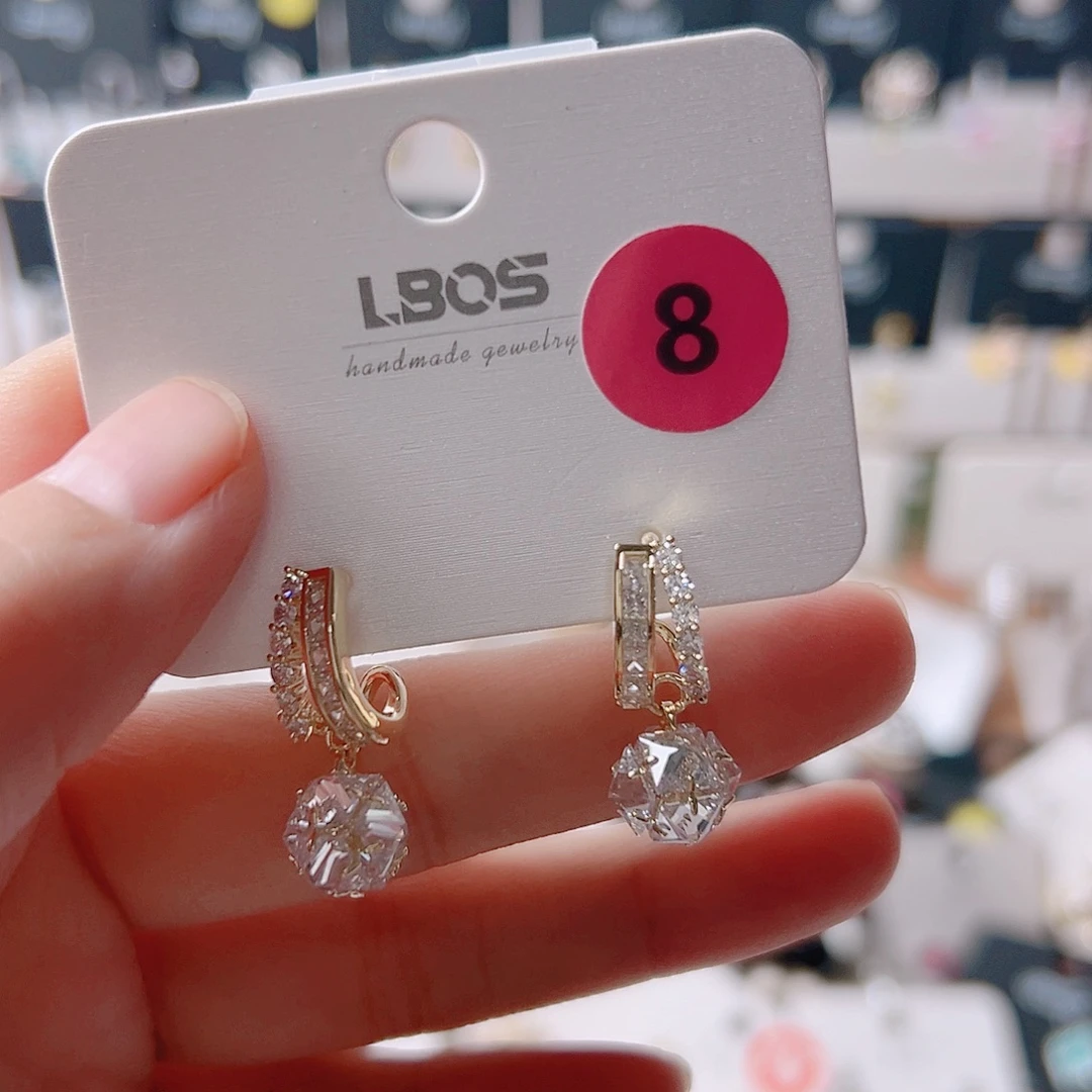 锆石纯铜合金耳环的颜色